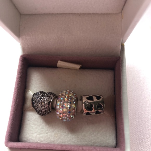 Authentic PANDORA Pave Heart crystal charm - Picture 4 of 4
